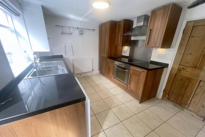 Fitted kitchen with