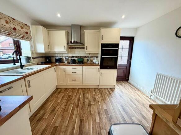 3 bed Detached Bungalow for sale Image 6
