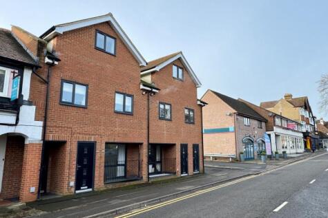 Flat 2 Oak End Court, 34 Oak End Way, Gerrards Cross, Buckinghamshire, SL9 8BR