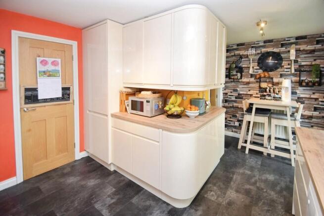 4 bed Detached for sale Image 11