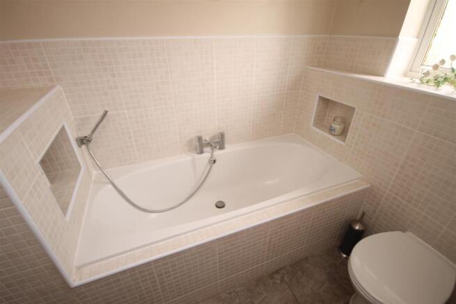 BATHROOM (3).JPG