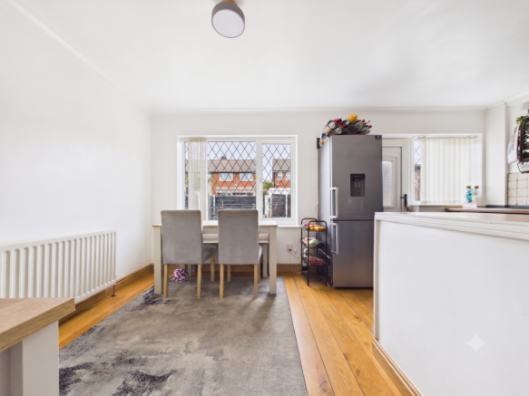 3 bed Semi-Detached for sale Image 9