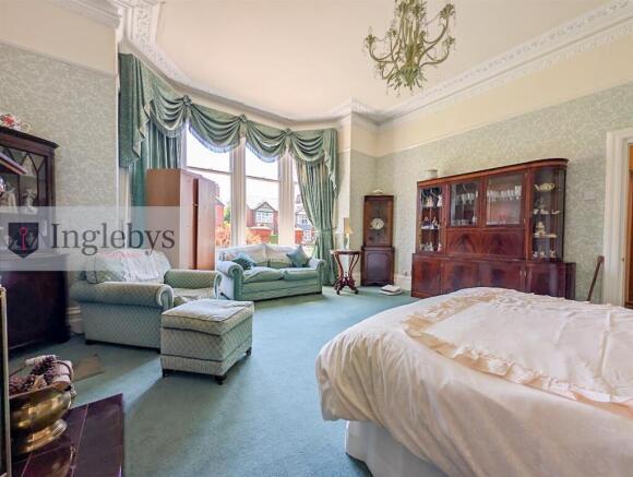 7 bed Town House for sale Image 11