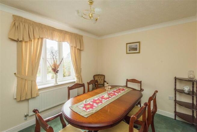 SEPARATE DINING ROOM