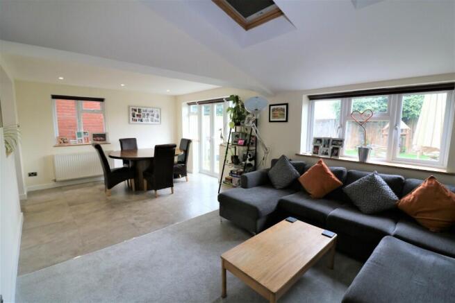 Lounge/Dining Room