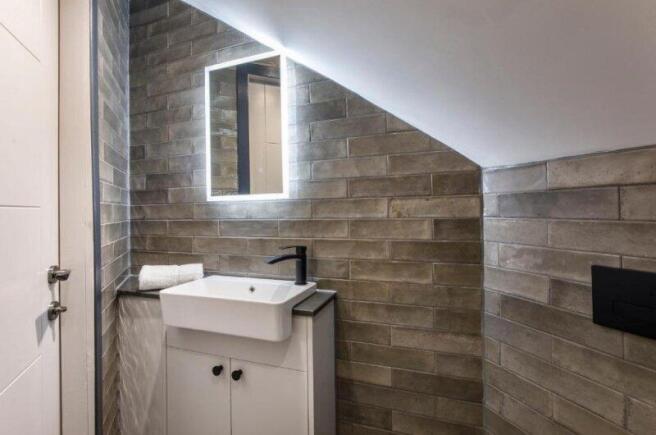 2 bed Terraced for sale Image 8