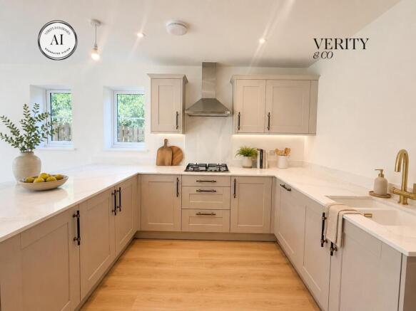 4 bed Detached for sale Image 4