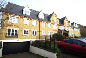 18, Wellington House, Exeter Close, Watford WD24 4BP