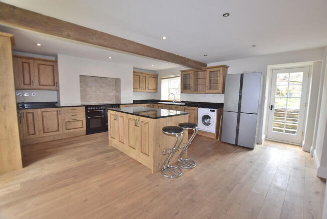 3 bed Terraced to rent Image 5