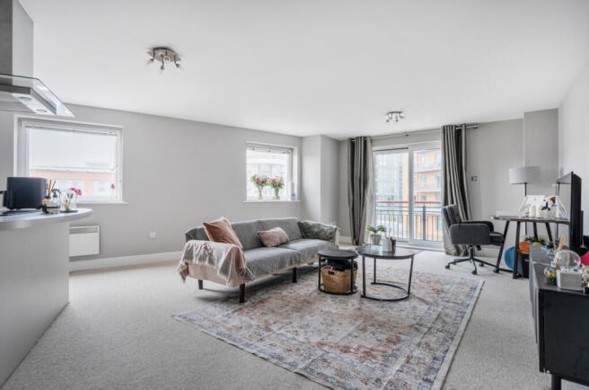 1417760-7-699770a...