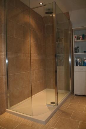 En-suite shower