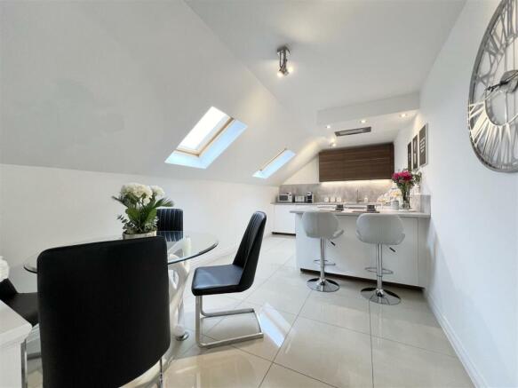 Kitchen/ Dining