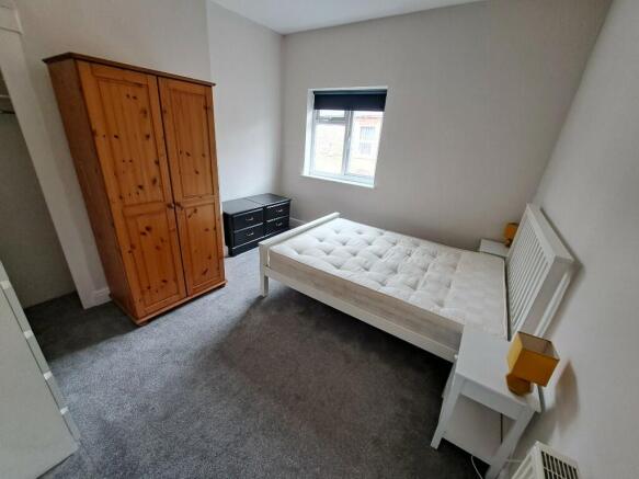2 bed Terraced to rent Image 8