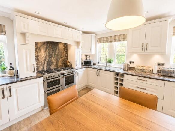 4 bed Detached for sale Image 8