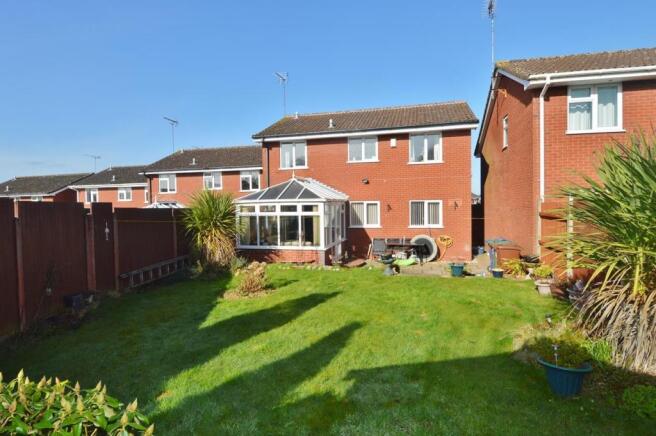 10 Back Garden.jpg