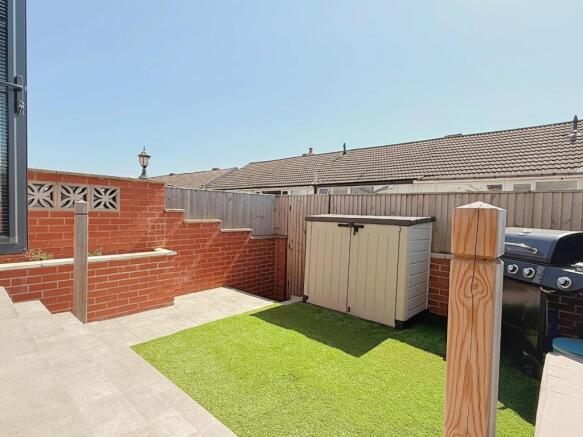 3 bed Town House for sale Image 9