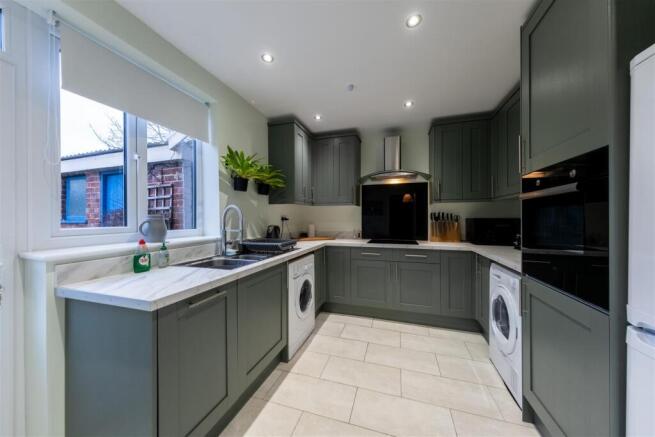 7 Chestnut Close-001.jpg