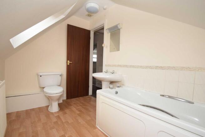 2 bed Apartment to rent Image 7