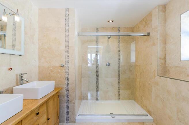 8306966-interior02.jpg