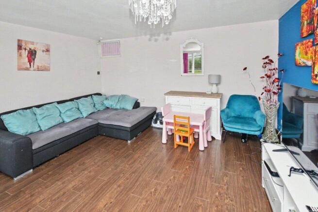 3 bed Town House for sale Image 11
