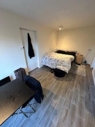LIVING/BEDROOM