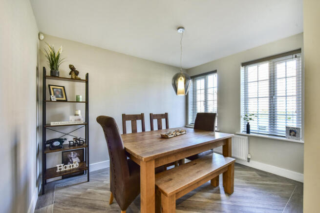 4 bed Detached for sale Image 11
