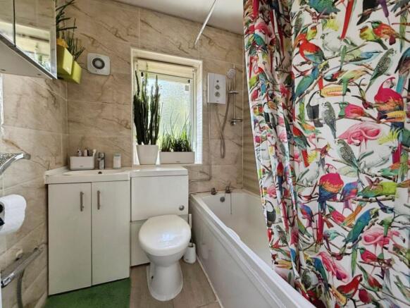 2 bed Semi-Detached to rent Image 12