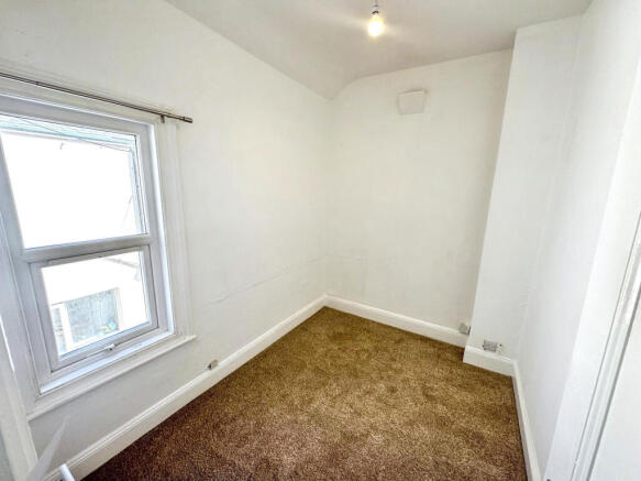 3 bed Terraced to rent Image 8