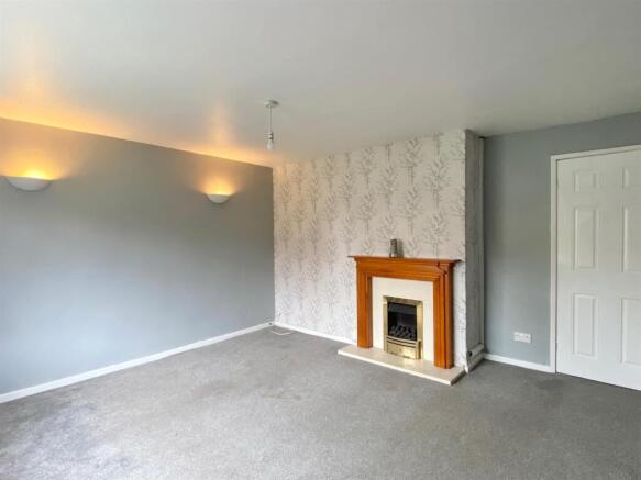 3 bed Semi-Detached for sale Image 3