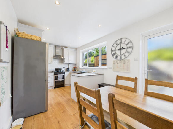 CAM01354G0-PR0597-STILL009