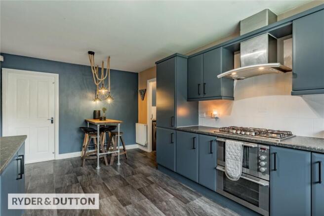 5 bed Detached for sale Image 5