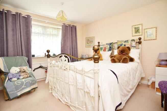 4 bed Detached for sale Image 9