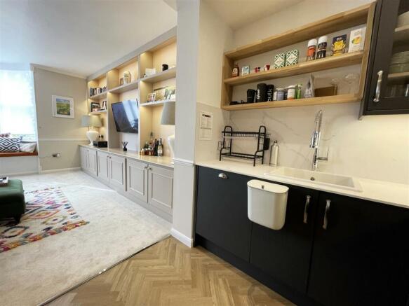 2 bed Apartment for sale Image 6