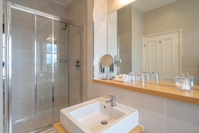 Bedroom 1 En-suite