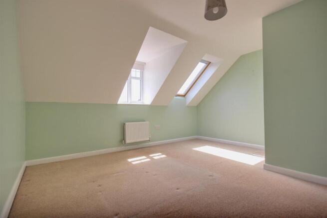 3 bed Town House for sale Image 7