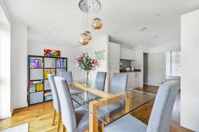KITCHEN/DINING ROOM