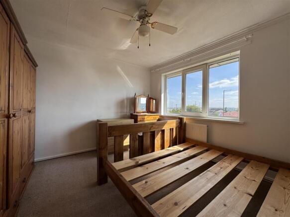 2 bed Flat for sale Image 5