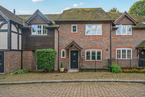 Clement Court, Chawton, GU34