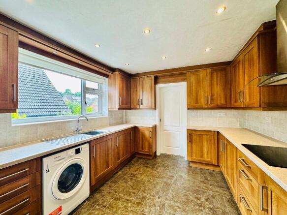 3 bed Detached Bungalow for sale Image 6