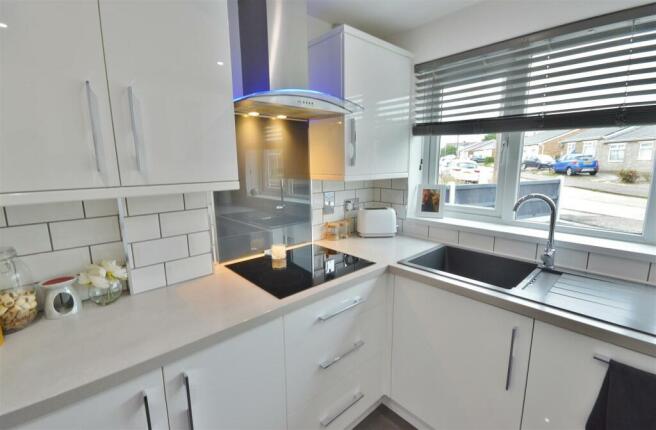 ALTERNATIVE VIEW OF KITCHEN