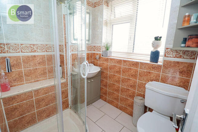 4 bed Detached Bungalow for sale Image 11