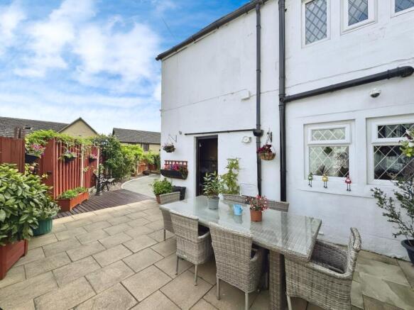 5 bed Detached for sale Image 6