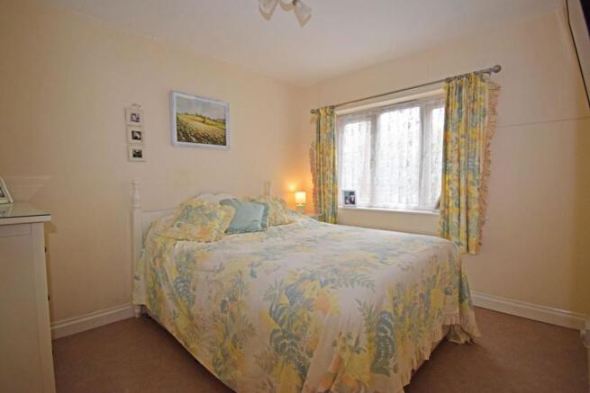 58 Churchfields Close, bed 1.jpg