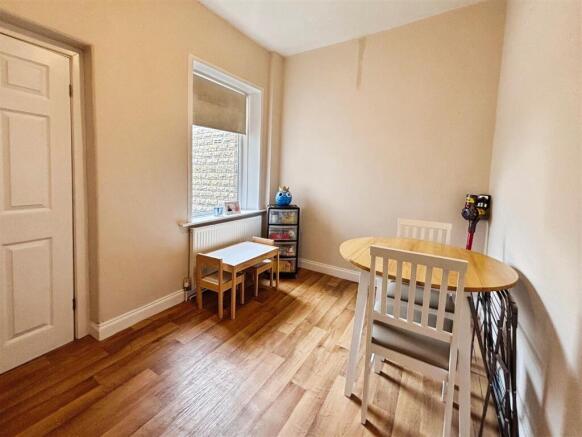 3 bed Town House for sale Image 7