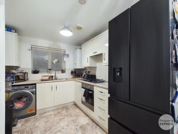 3 bed Semi-Detached to rent Image 6