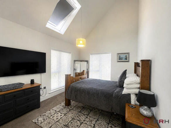 4 bed Detached for sale Image 8