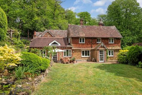 Station Lane, Wormley, Godalming, Surrey, GU8