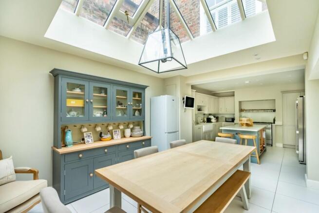 4 bed Terraced for sale Image 8