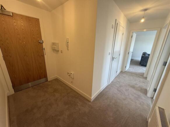 2 bed Apartment to rent Image 10
