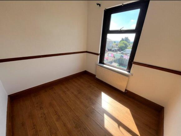2 bed End of Terrace to rent Image 4
